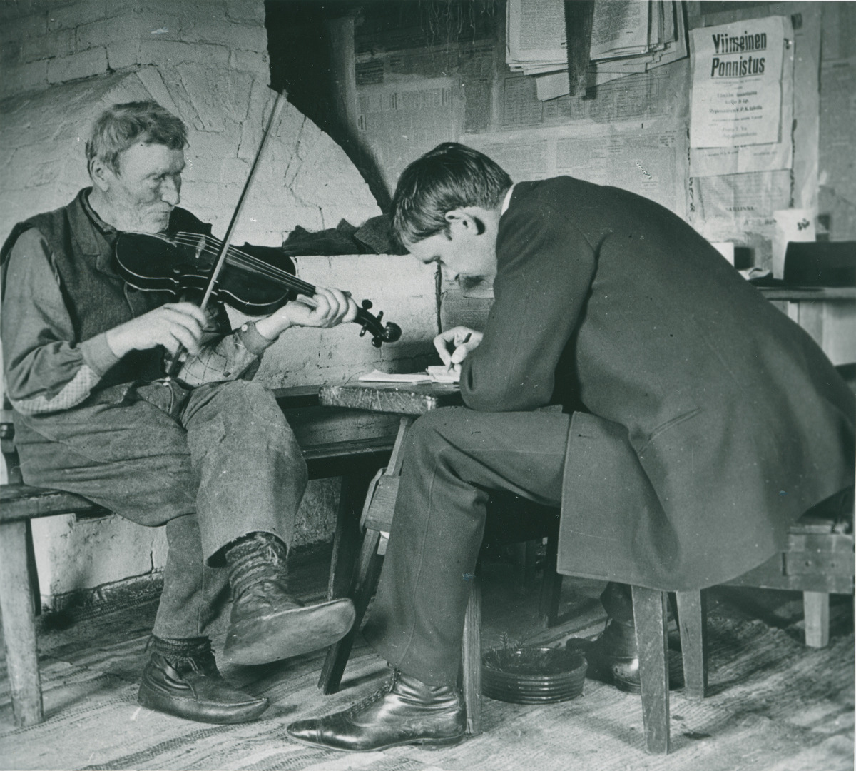 Erik Lönnberg spelar fiol, Otto Andersson skriver.